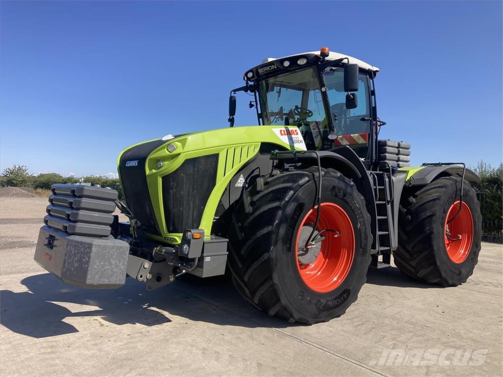 CLAAS XERION 5000 TRAC الجرارات