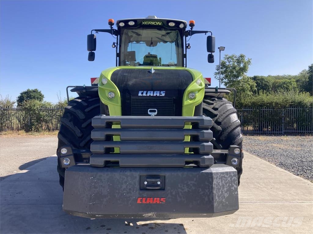 CLAAS XERION 5000 TRAC الجرارات