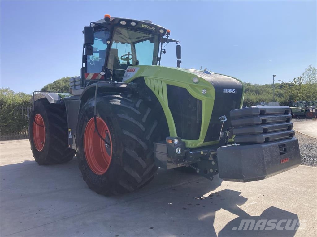CLAAS XERION 5000 TRAC الجرارات