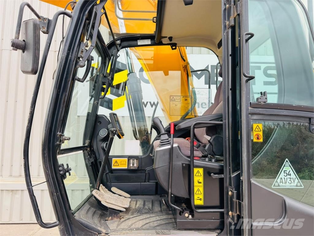 JCB JS131LC Paletli ekskavatörler