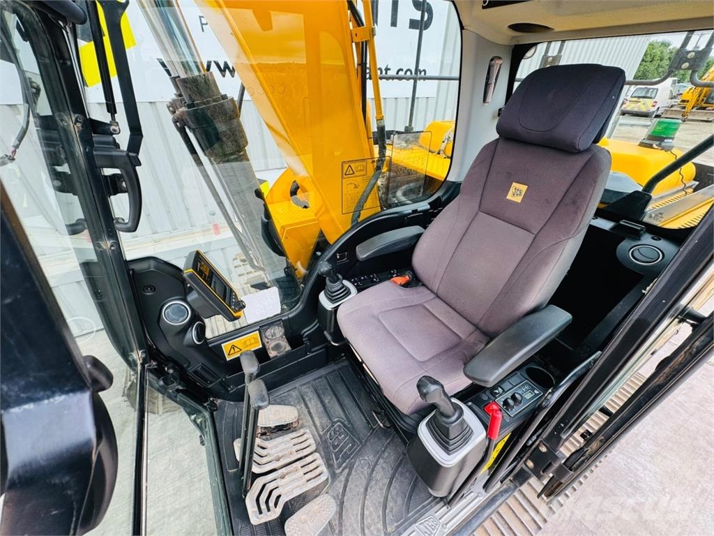 JCB JS131LC Paletli ekskavatörler