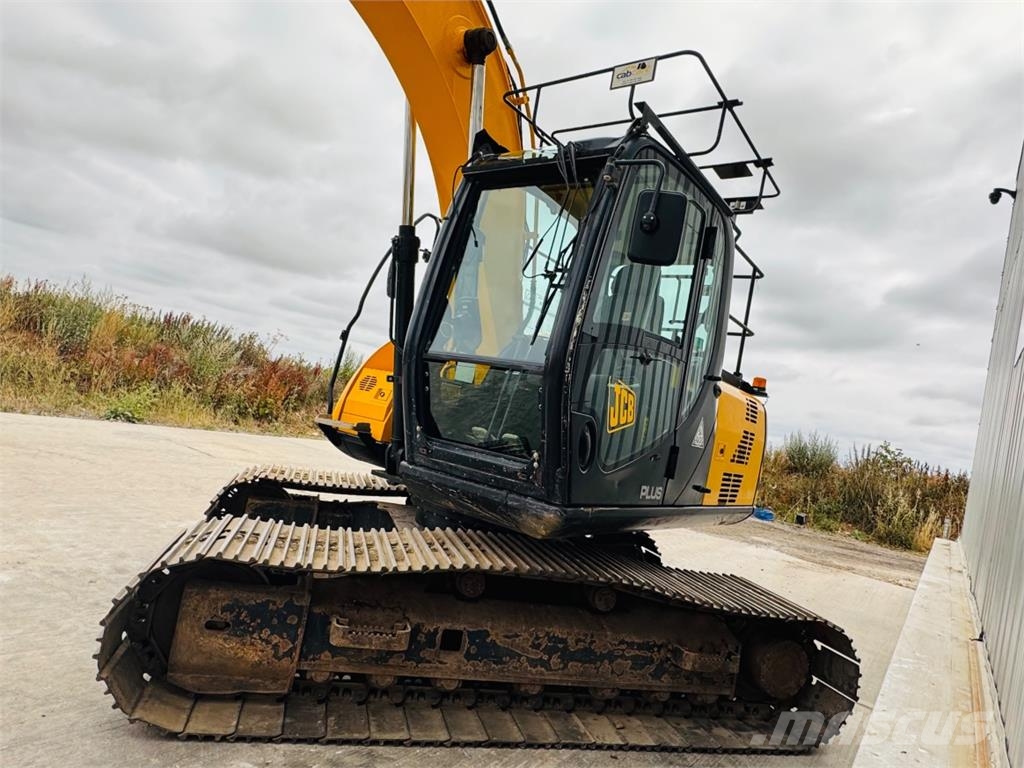JCB JS131LC Paletli ekskavatörler