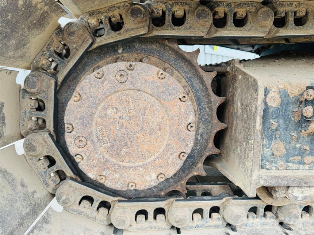 JCB JS131LC Paletli ekskavatörler