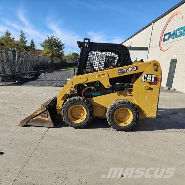 CAT 226D3 Iekrāvēji uz riteņiem