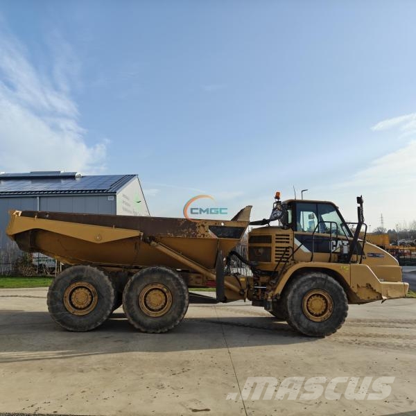 CAT 725 Карьерные самосвалы