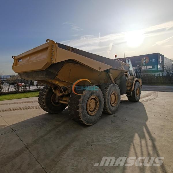 CAT 725 Карьерные самосвалы