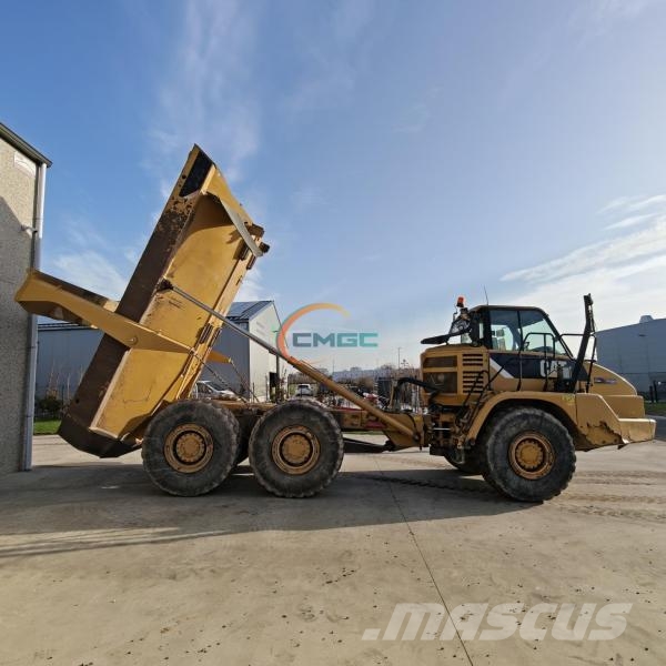 CAT 725 Карьерные самосвалы
