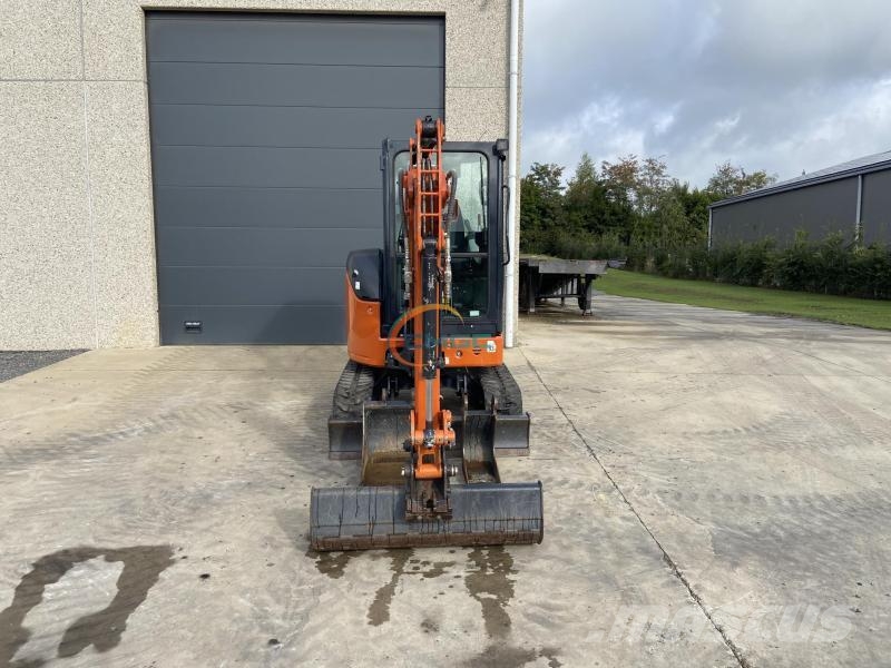 Hitachi ZX26U-6 CR حفارات بعجل