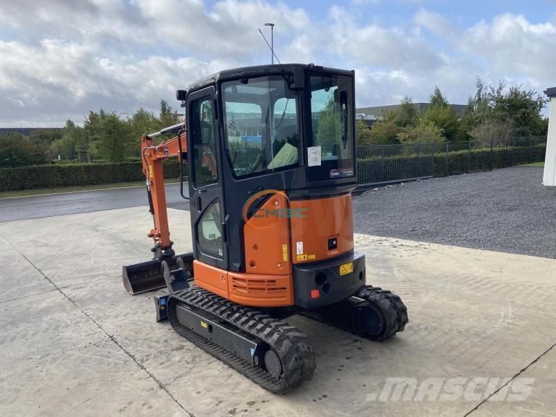 Hitachi ZX26U-6 CR حفارات بعجل
