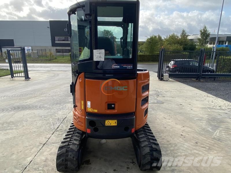 Hitachi ZX26U-6 CR حفارات بعجل