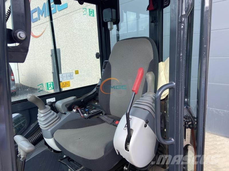 Hitachi ZX26U-6 CR حفارات بعجل