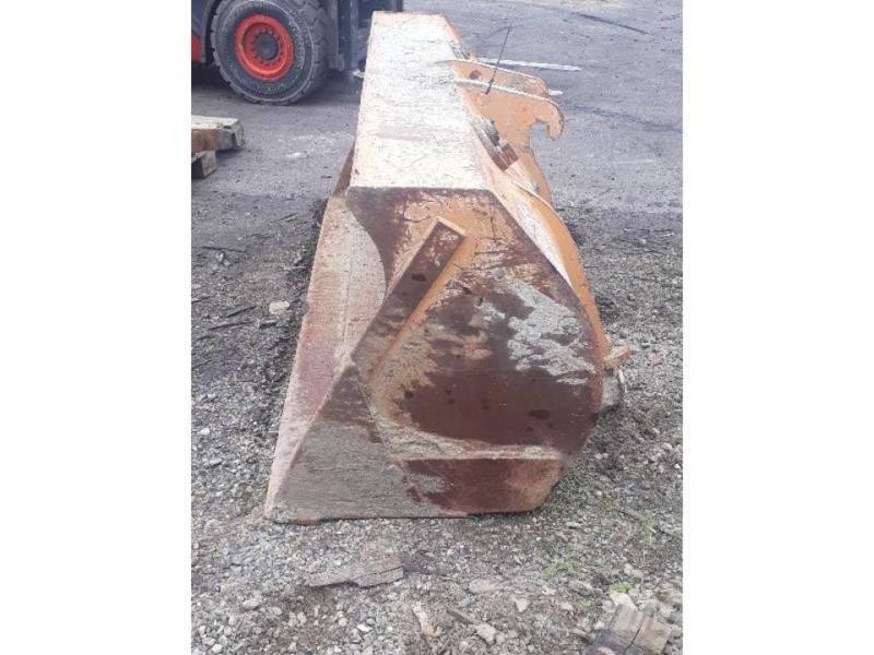 CASE 221E Kovalar
