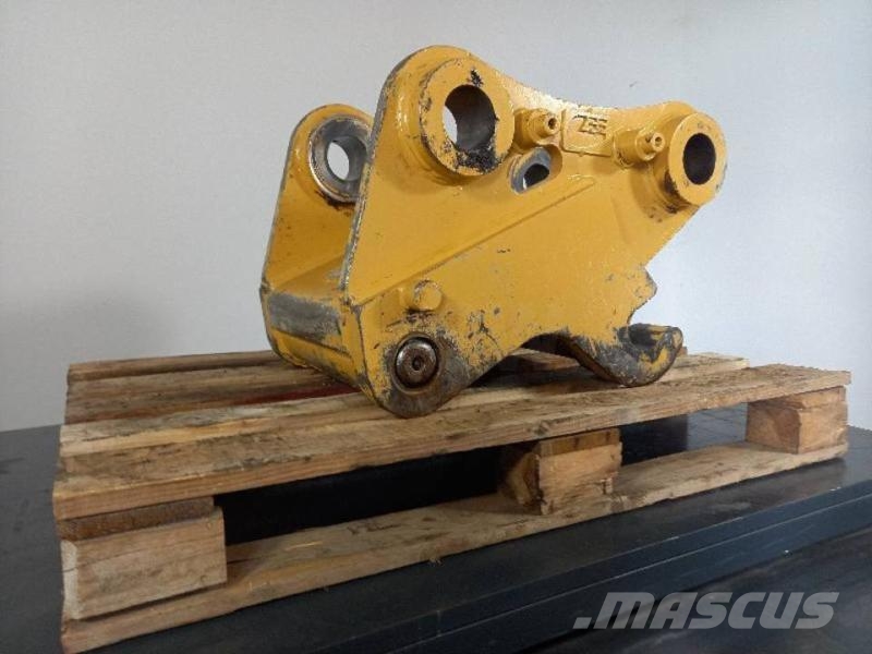 CAT M320F Швидкі з`єднувачі