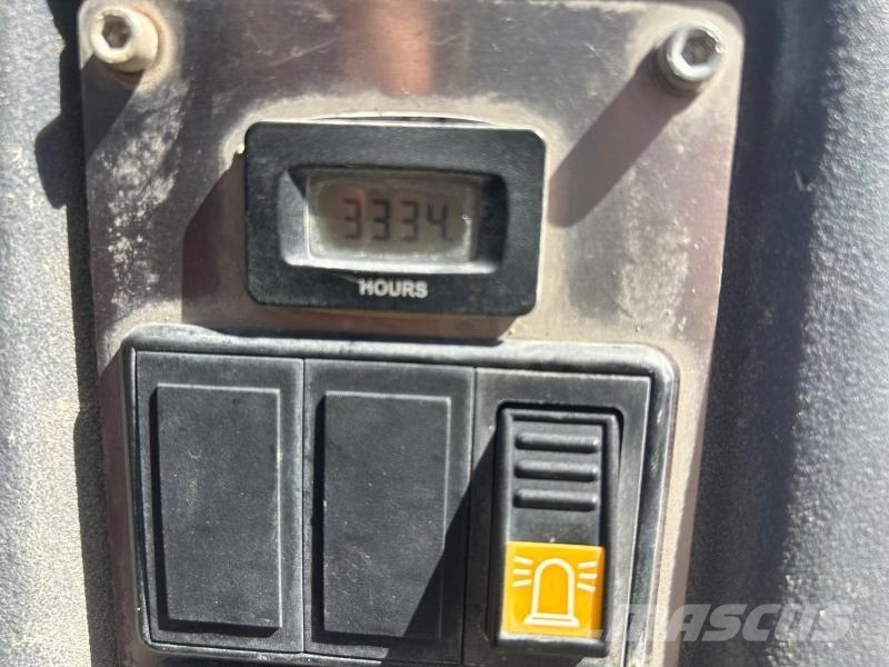 Ausa D 350 AHG Hydrostat Csuklósdömperek