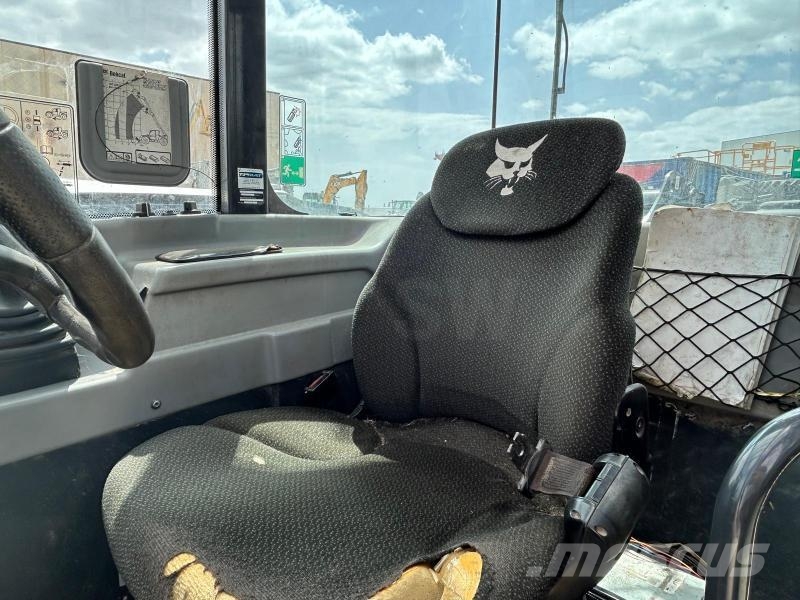 Bobcat TL 38.70HF 伸缩臂叉装车|叉装车
