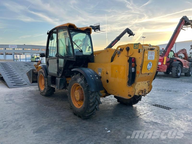 JCB 535-125 مناولات متداخلة
