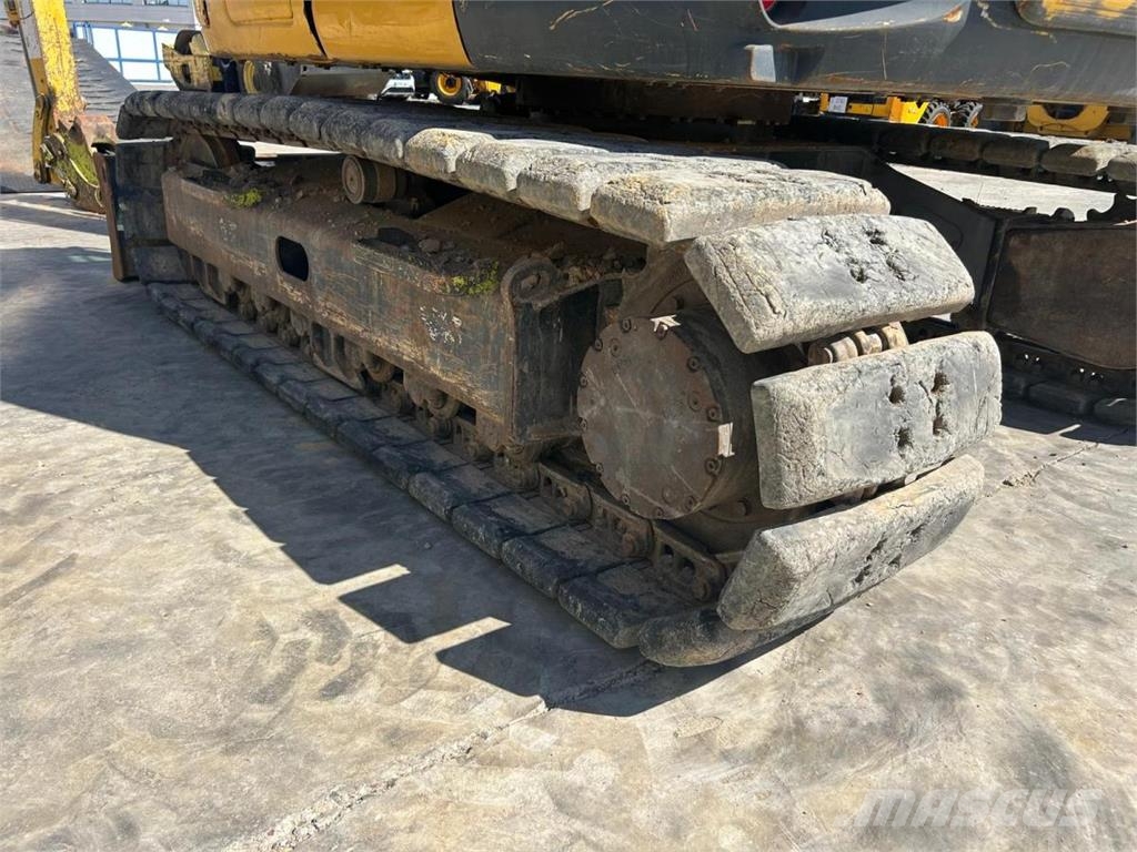 Komatsu PW118MR-8 Crawler excavators