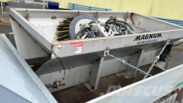 Ausa B 200H معدات نشر الرمال والملح