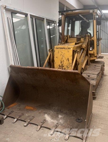 CAT 913 B Buldožeri gusjeničari