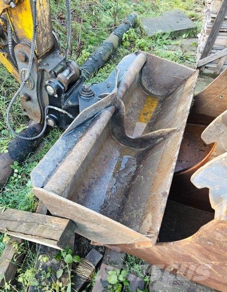 JCB JS 145 W 轮式挖掘机