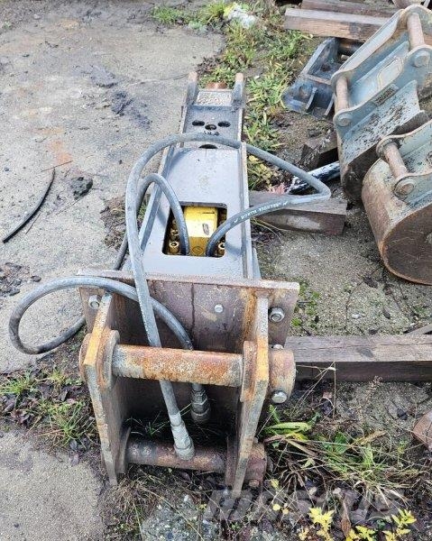JCB JS 145 W 轮式挖掘机