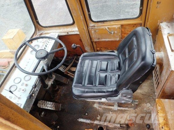 _JINÉ (BY) Udarnik - TO 18A Фронтальные погрузчики