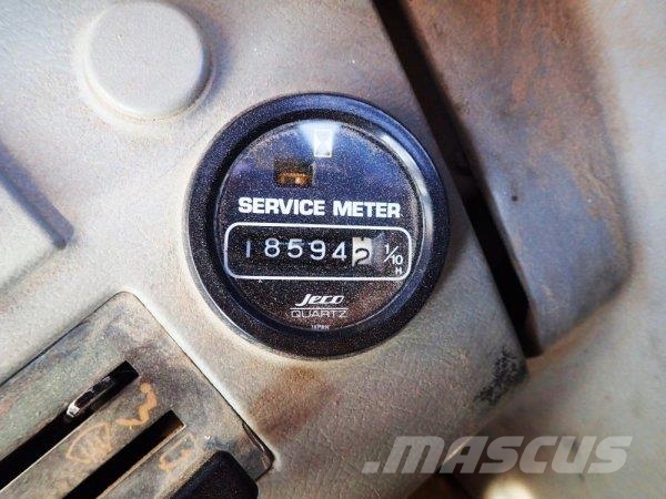 Komatsu PC 210-6K حفارات زحافة