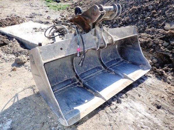 Komatsu PC 210-6K حفارات زحافة