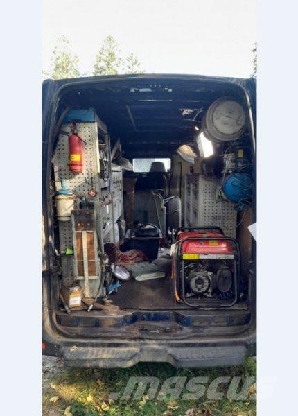 Renault Master Camiones con caja de remolque