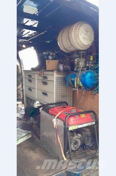 Renault Master Camiones con caja de remolque