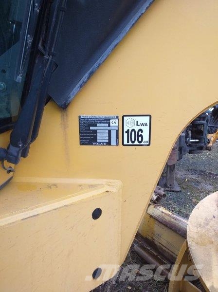 Volvo G 930 + nivelace Leica 2D معدات تمهيد الطرق