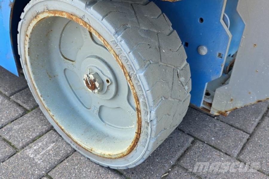 Genie GS2632 Electric, 10m Working Height, 227kg Capacit スキッドステアローダー
