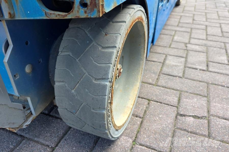 Genie GS2632 Electric, 10m Working Height, 227kg Capacit スキッドステアローダー