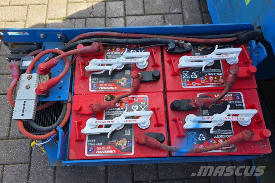 Genie GS2632 Electric, 10m Working Height, 227kg Capacit スキッドステアローダー