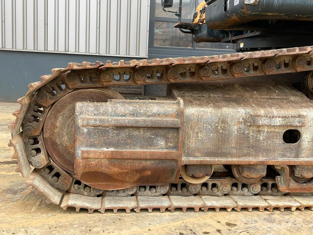 Hyundai HX380L Crawler excavators