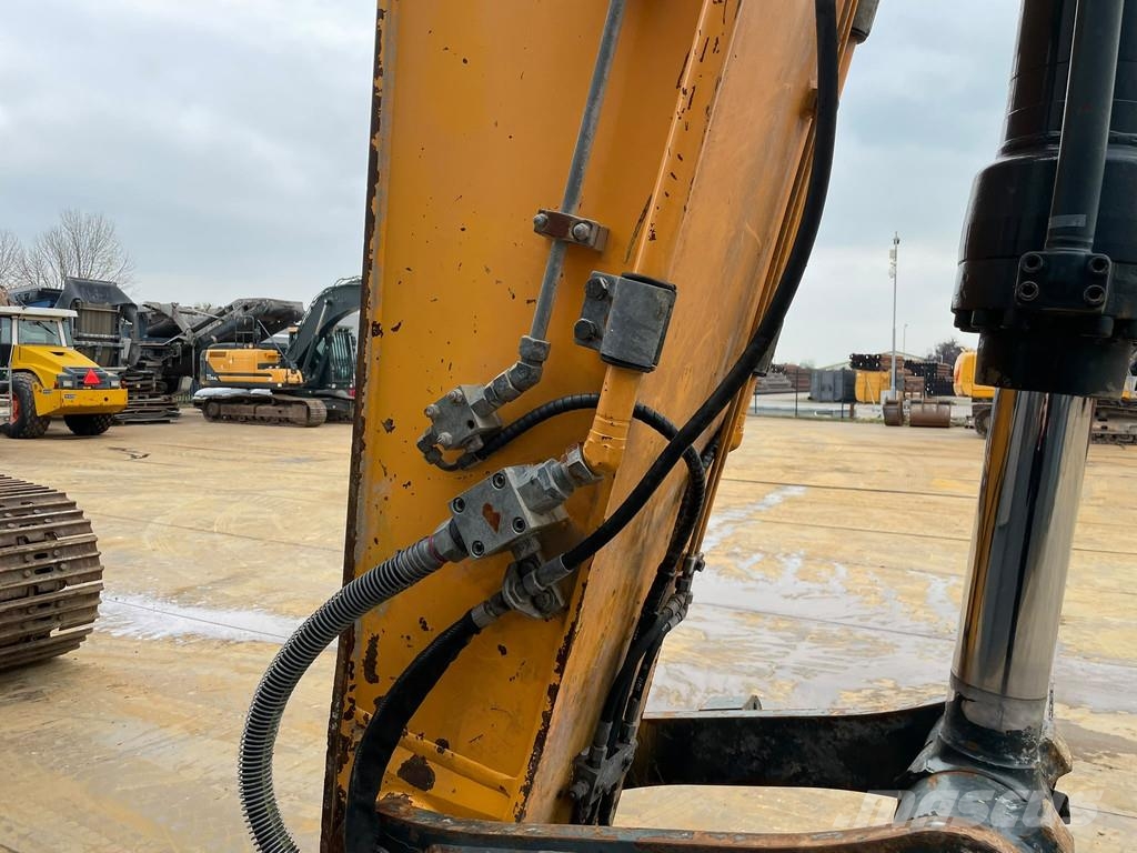 Hyundai HX380L Crawler excavators
