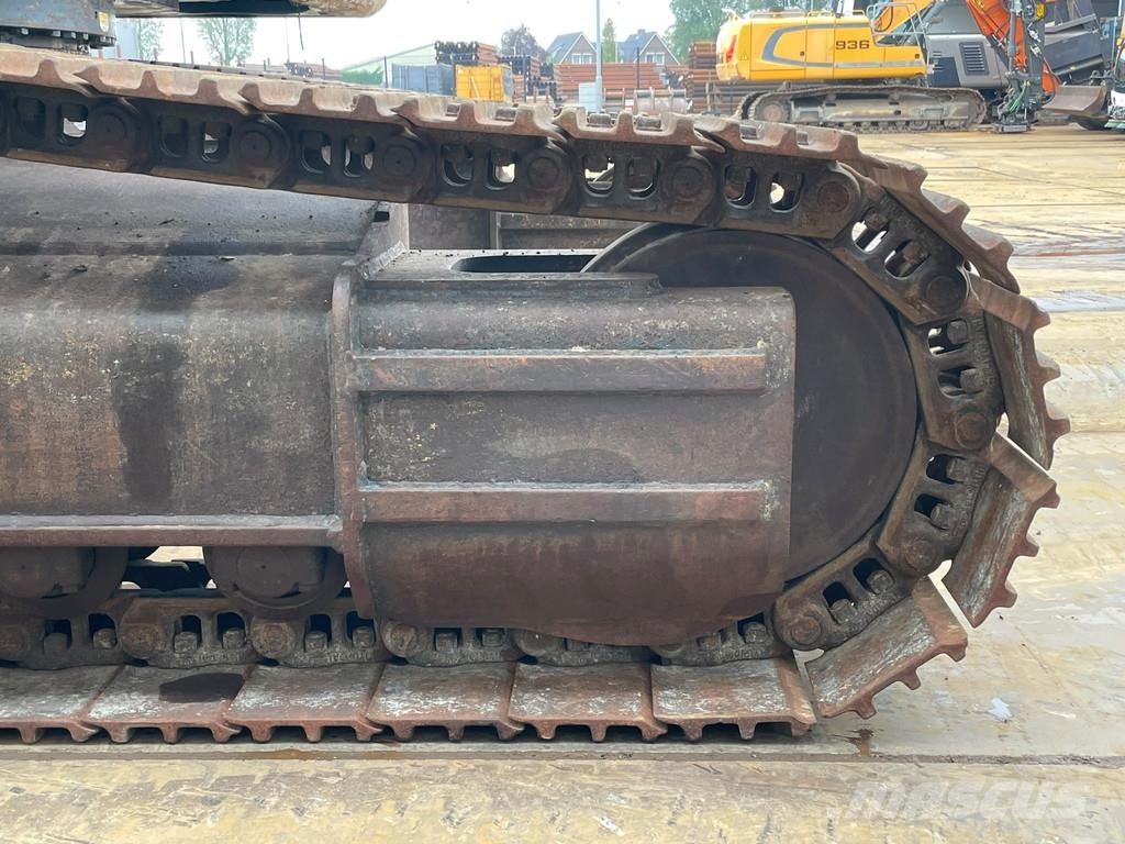 Hyundai HX380L Crawler excavators