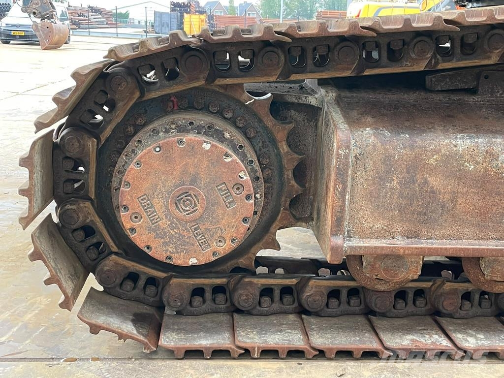 Hyundai HX380L Crawler excavators