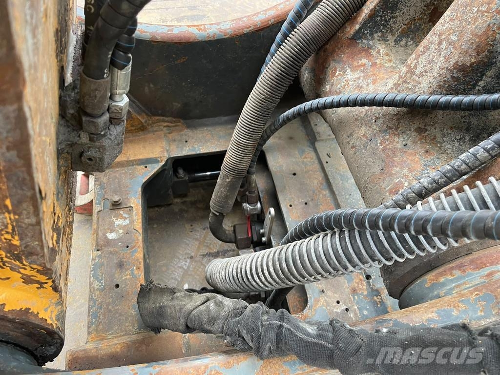 Hyundai HX380L Crawler excavators