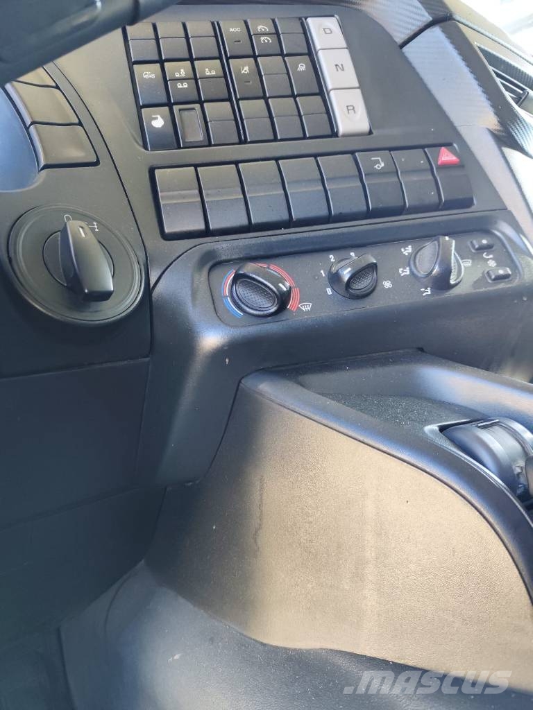 Iveco Stralis 260 S31 Camion porte engin