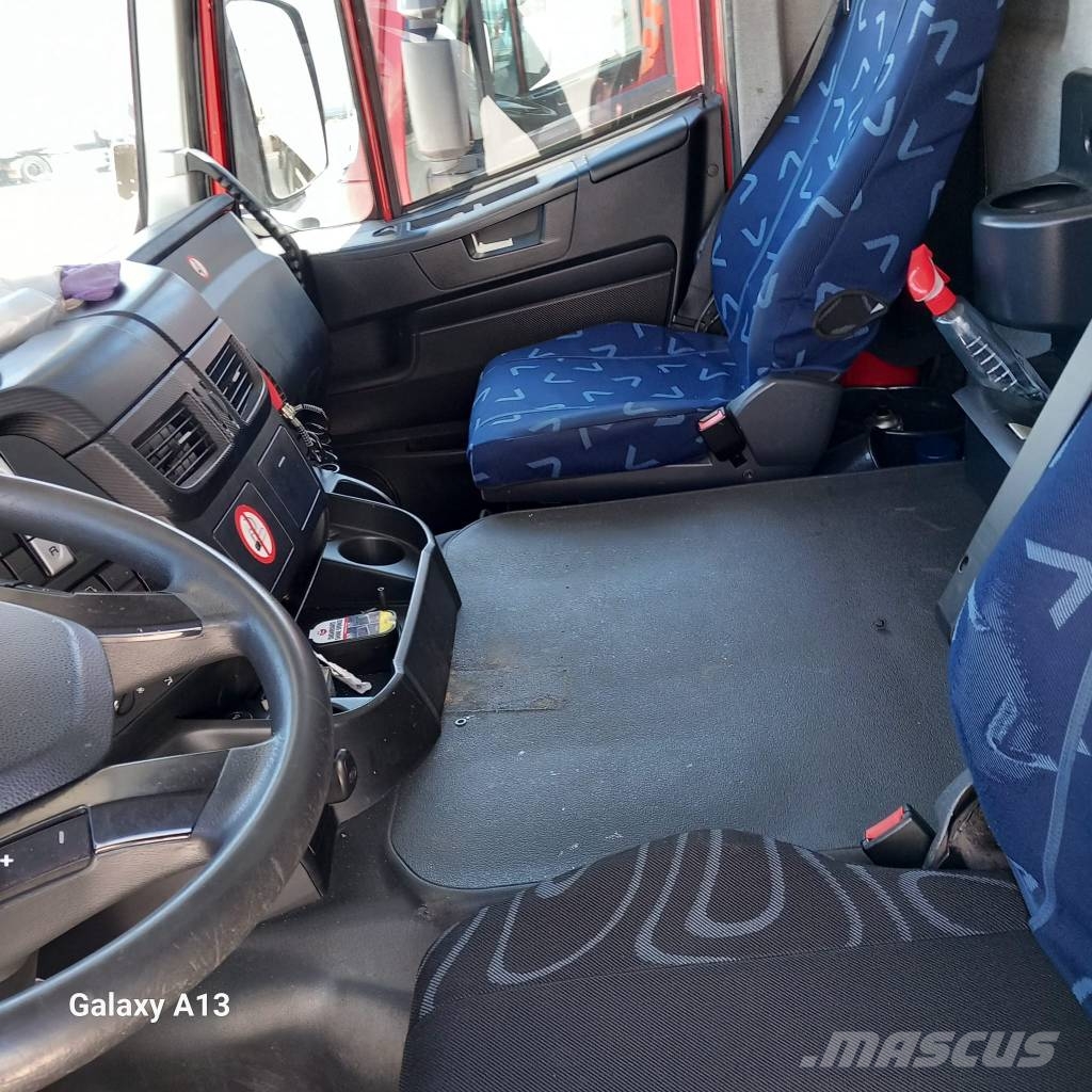 Iveco Stralis 260 S31 Camiones portavehículos
