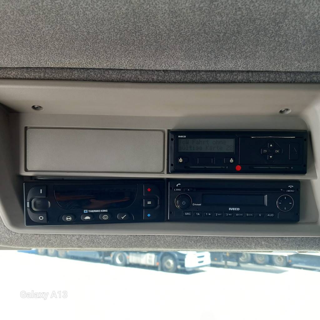 Iveco Stralis 260 S31 Camiones portavehículos