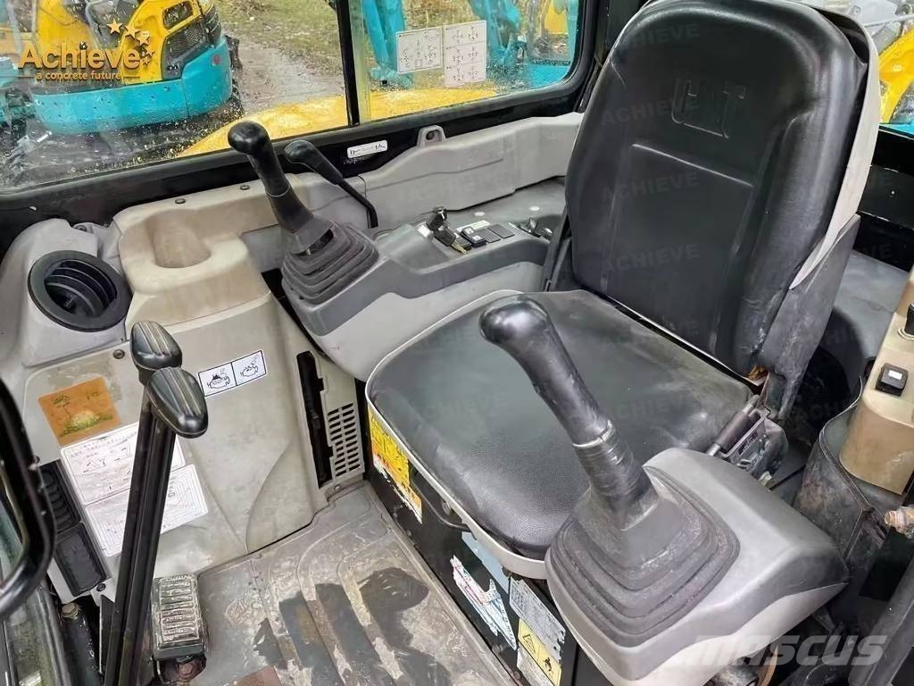 CAT 303.5 CR 小型挖掘机