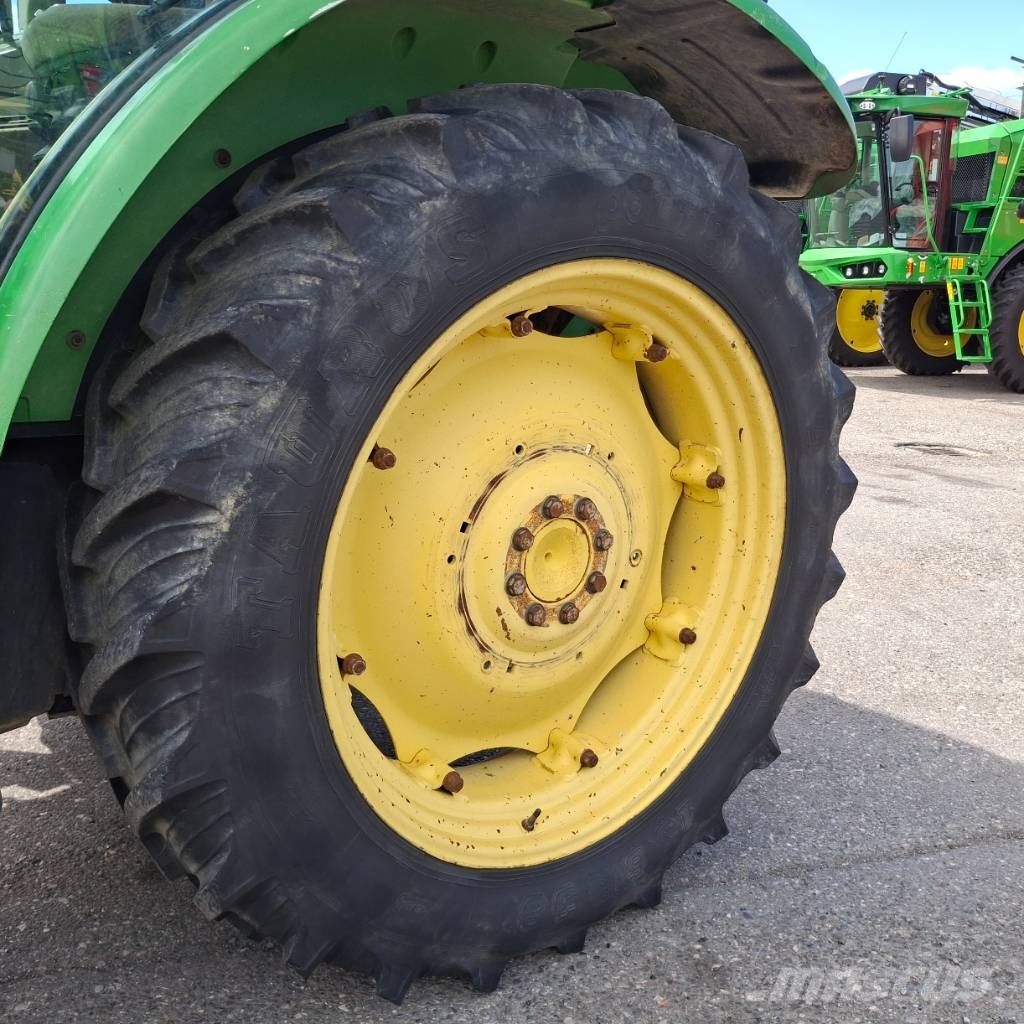John Deere 5720 الجرارات
