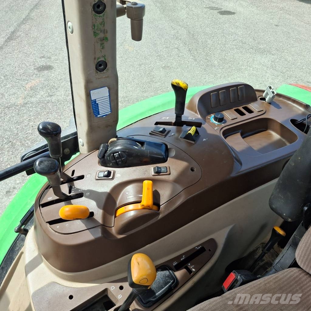 John Deere 5720 الجرارات