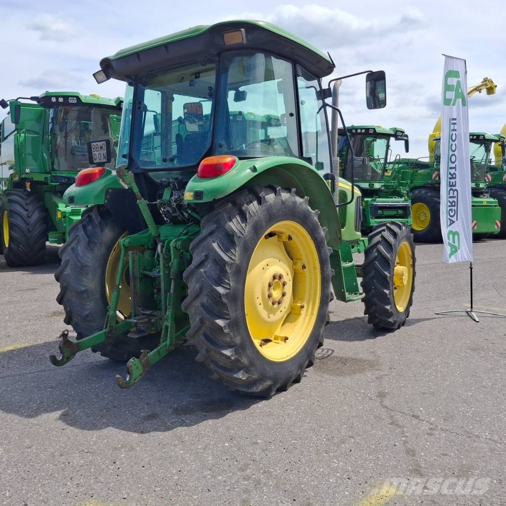 John Deere 5720 الجرارات