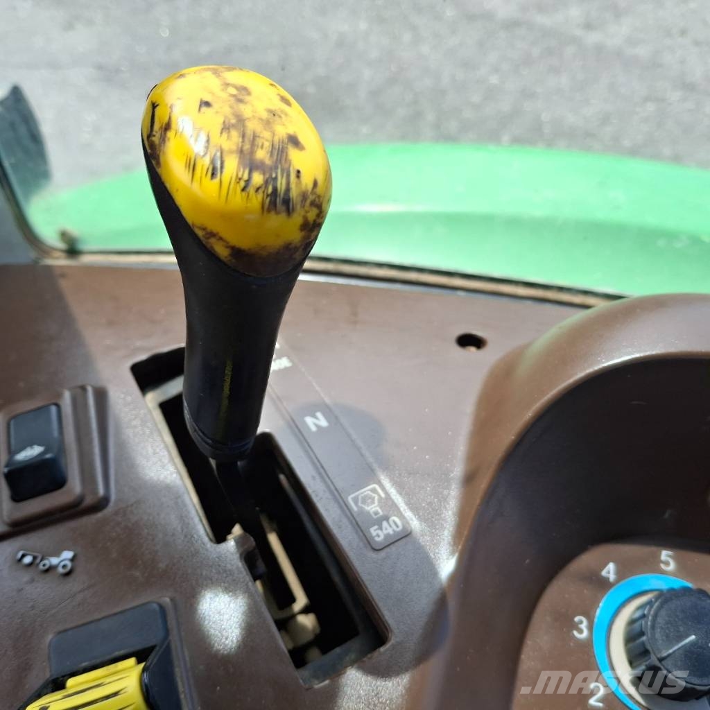 John Deere 5720 الجرارات