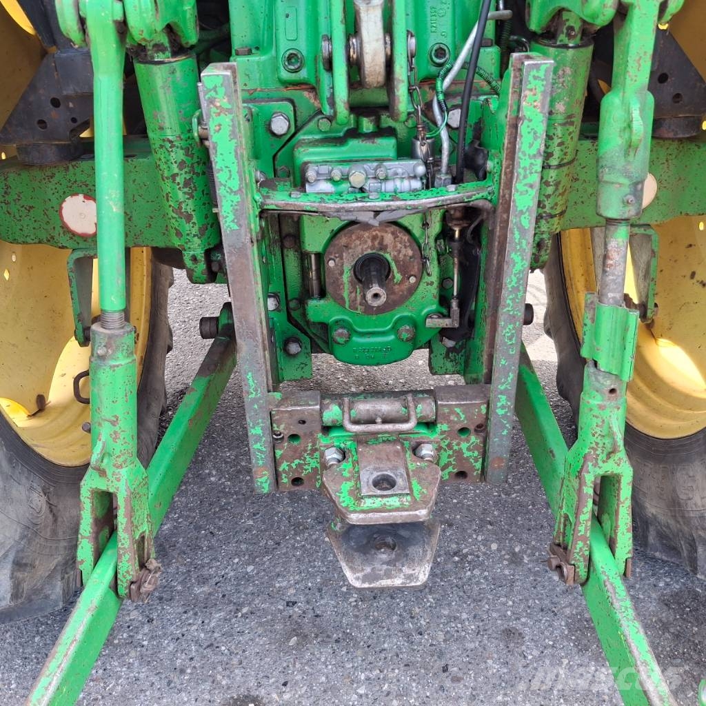 John Deere 5720 الجرارات