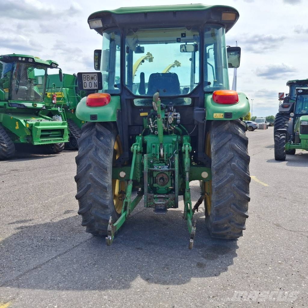 John Deere 5720 الجرارات