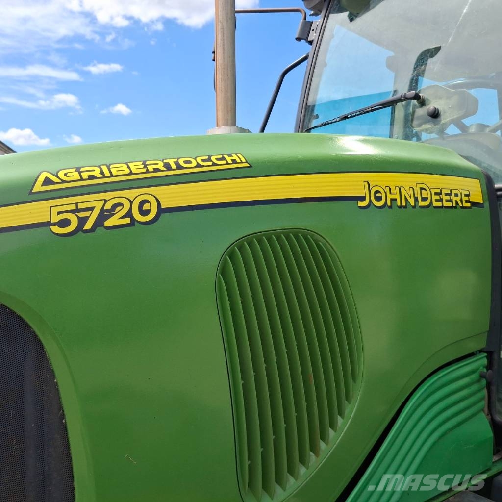John Deere 5720 الجرارات